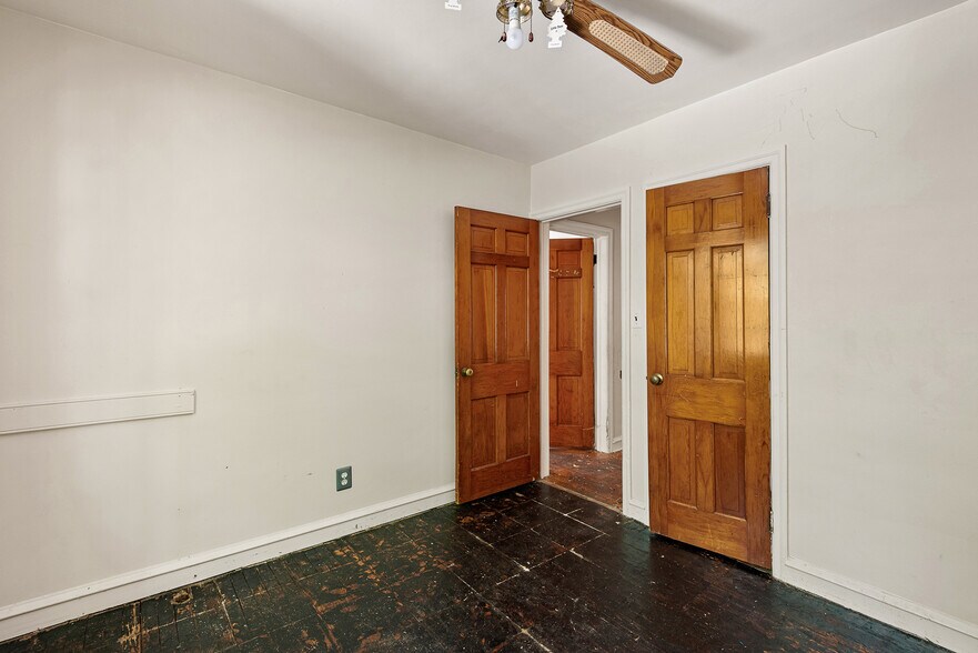 More Photos Of 9 E 44th St, Wilmington Office Residential For Sale