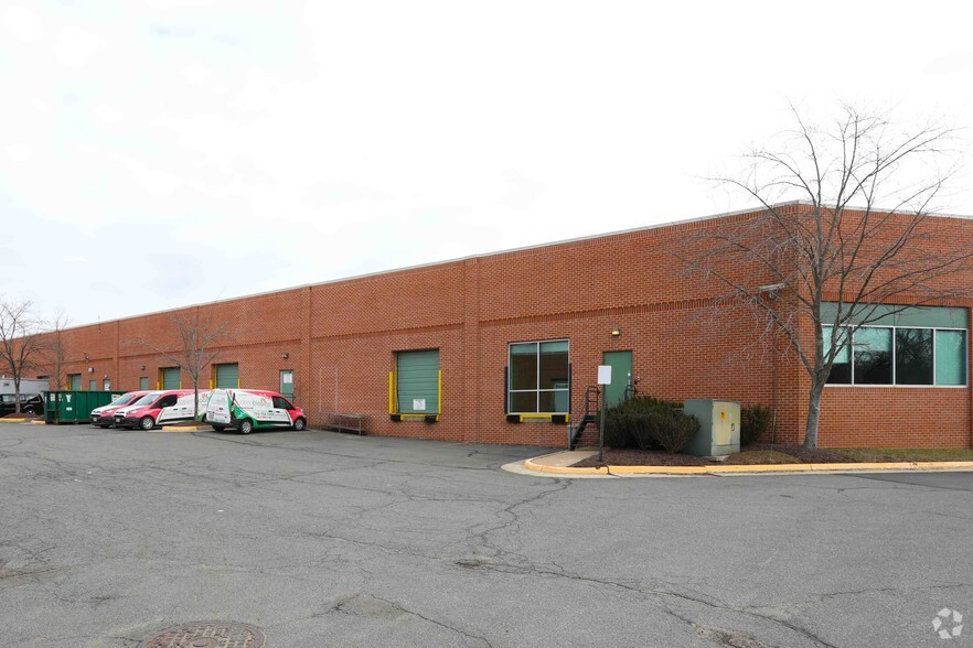 More Photos Of 4212 Technology Ct, Chantilly Office For Lease