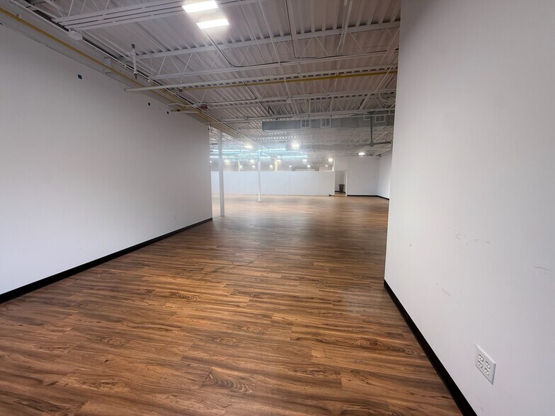 More Photos Of 356 S Broadway, Salem Unknown For Lease