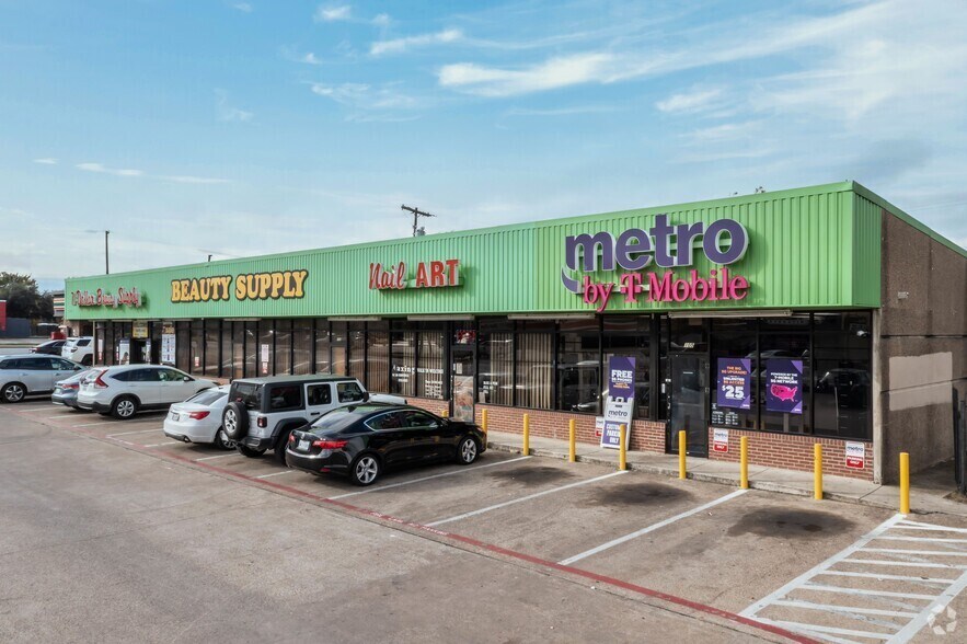More Photos Of 2211 S Beckley Ave, Dallas General Retail For Sale