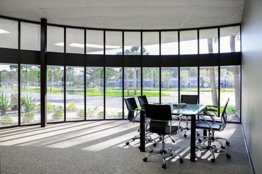 More Photos Of 14101-14105 Mccormick Dr, Tampa Light Manufacturing For Lease