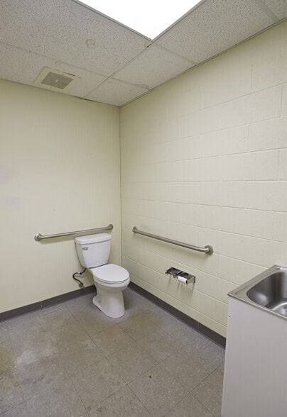 More Photos Of 1067-1095 E Bristol Rd, Burton Unknown For Lease