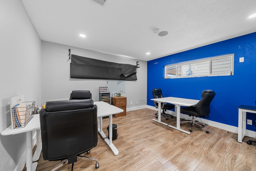 More Photos Of 29519 W Hawthorne Dr, Spring Flex For Sale