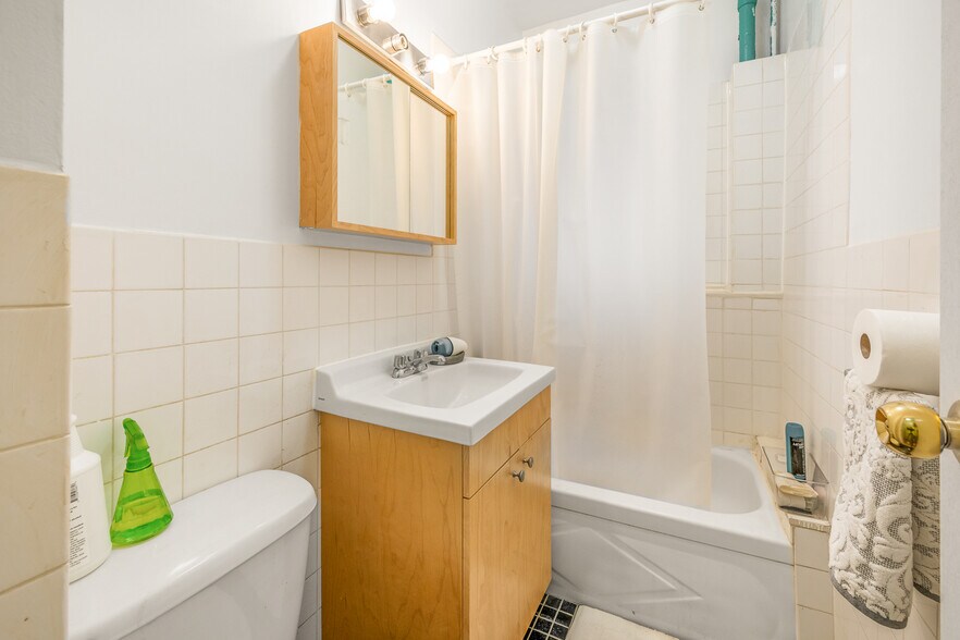 More Photos Of 3414 33rd St, Astoria Apartments For Sale