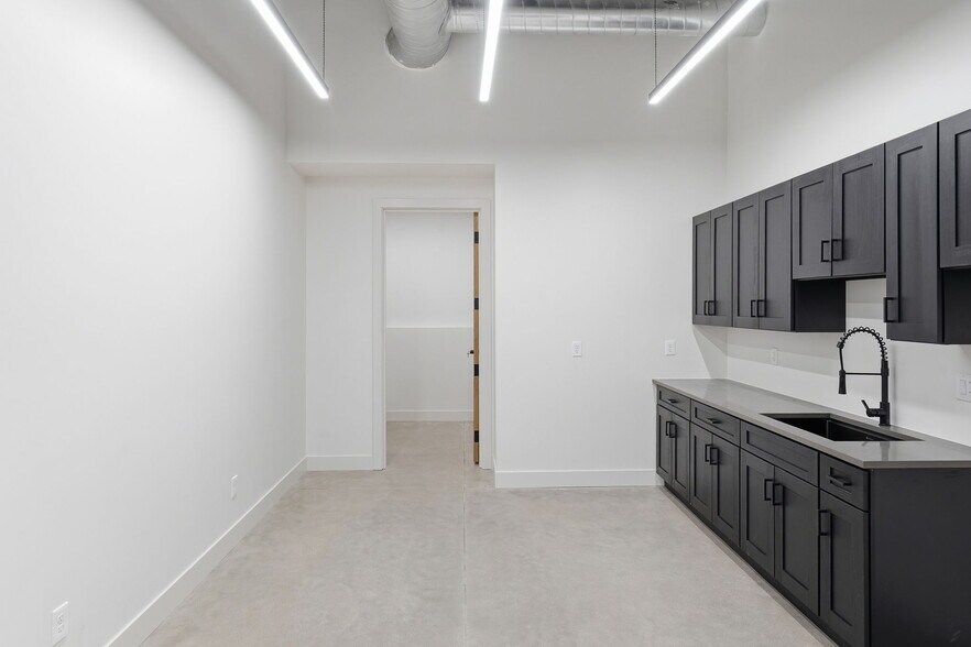 More Photos Of 1360 Horizon Ave, Lafayette Warehouse For Sale