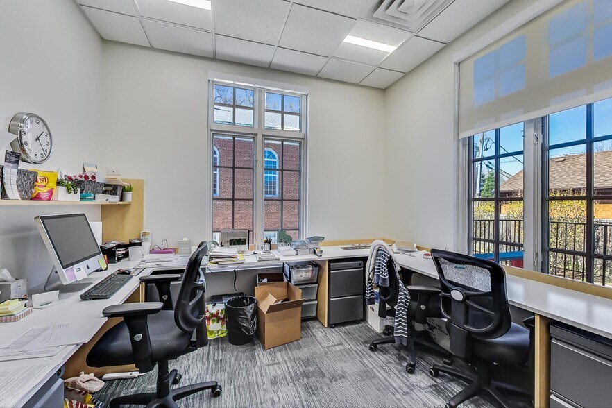 More Photos Of 324 W Touhy Ave, Park Ridge Office For Lease