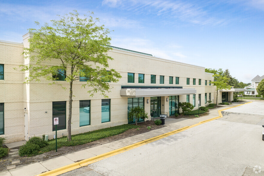 Primary Photo Of 150 W Half Day Rd, Buffalo Grove Medical For Lease