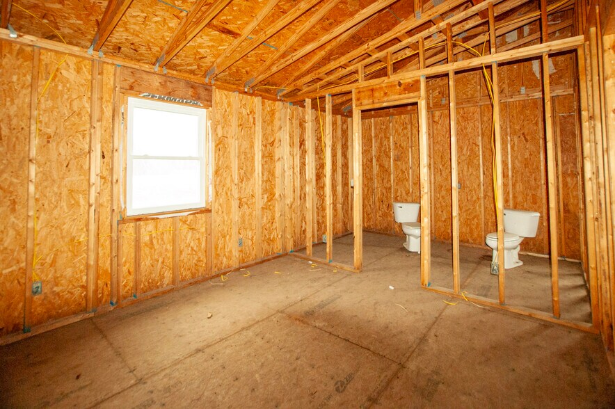 More Photos Of 420 Cherohala Skyway, Tellico Plains General Retail For Sale