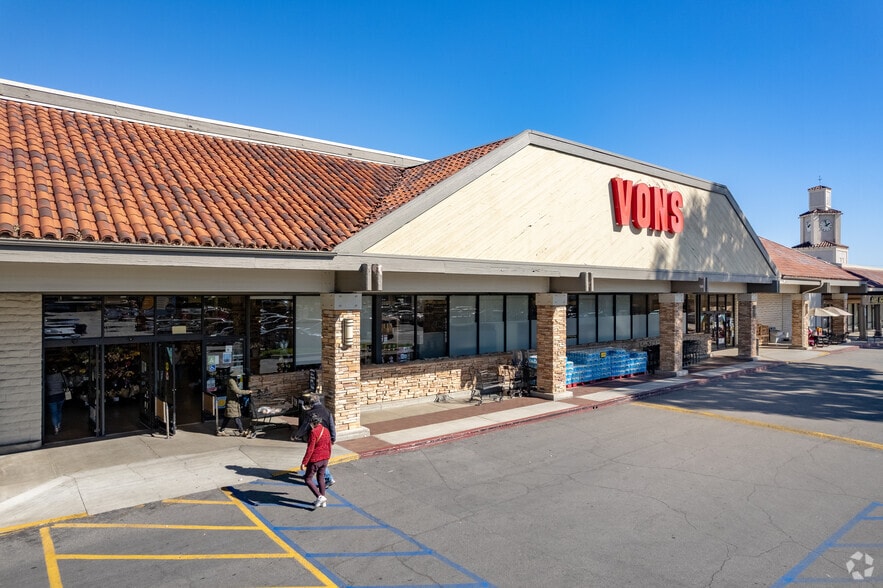 More Photos Of 330-352 N Lemon Ave, Walnut Unknown For Lease