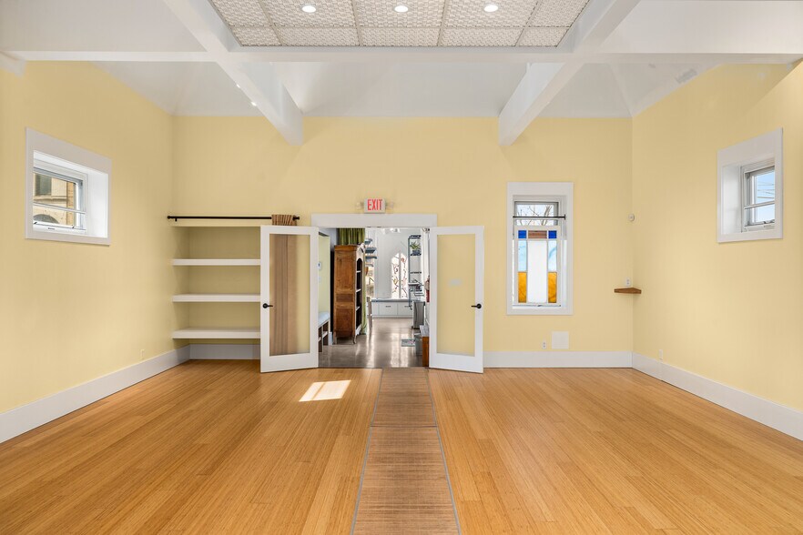 More Photos Of 20 N Mulberry St, Mansfield Office For Sale