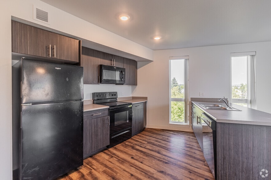 More Photos Of 5990 SE 92nd Ave, Portland Apartments For Lease