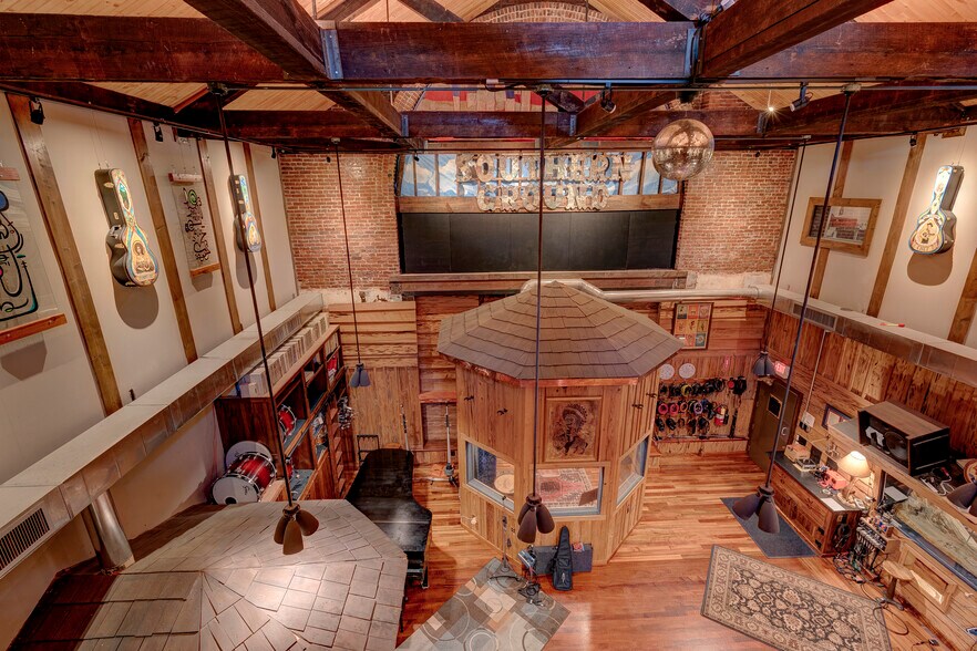 More Photos Of 114-116 17th Ave S, Nashville Office For Sale