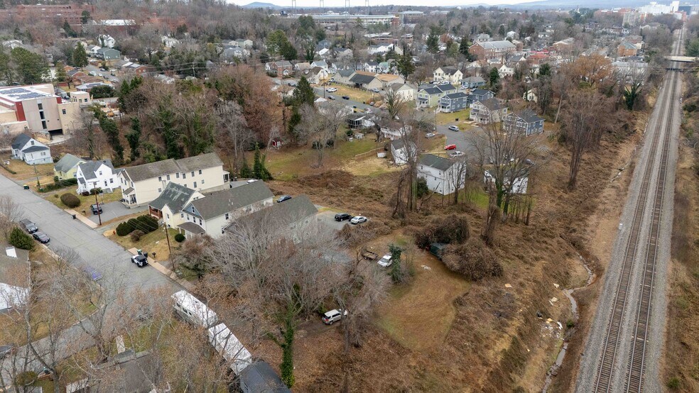 More Photos Of 128 Summit St, Charlottesville Apartments For Sale
