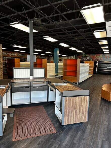 More Photos Of 45 Rincon Dr, Camarillo General Retail For Lease