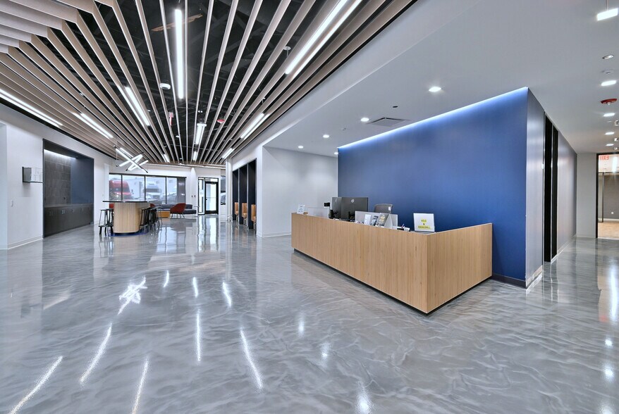 More Photos Of 2100 W 21st St, Broadview Light Manufacturing For Lease