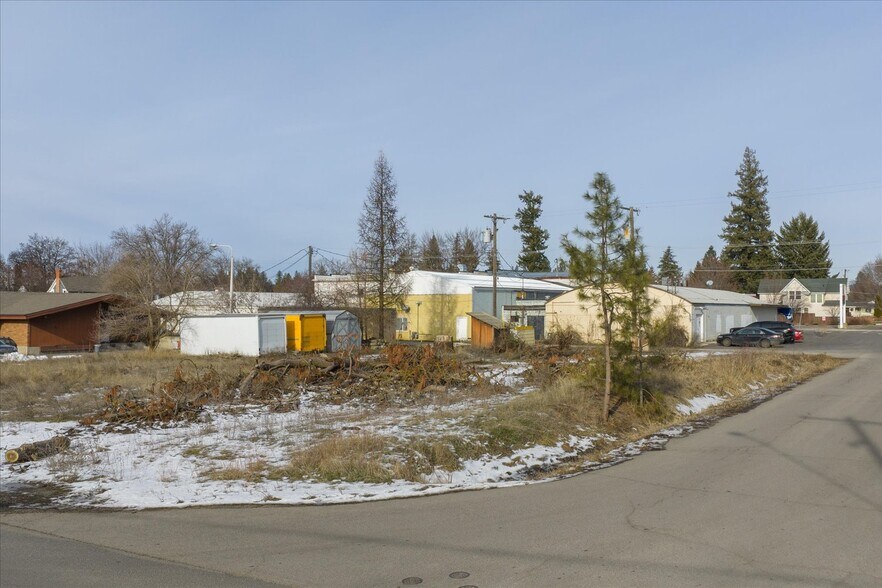 More Photos Of 120-124 E Crawford St, Deer Park Freestanding For Sale