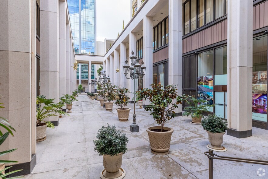 More Photos Of 1055 2nd Ave, San Diego Hotel For Lease