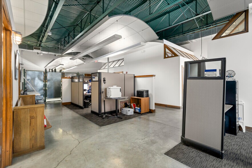 More Photos Of 3100 E Randol Mill Rd, Arlington Distribution For Sale