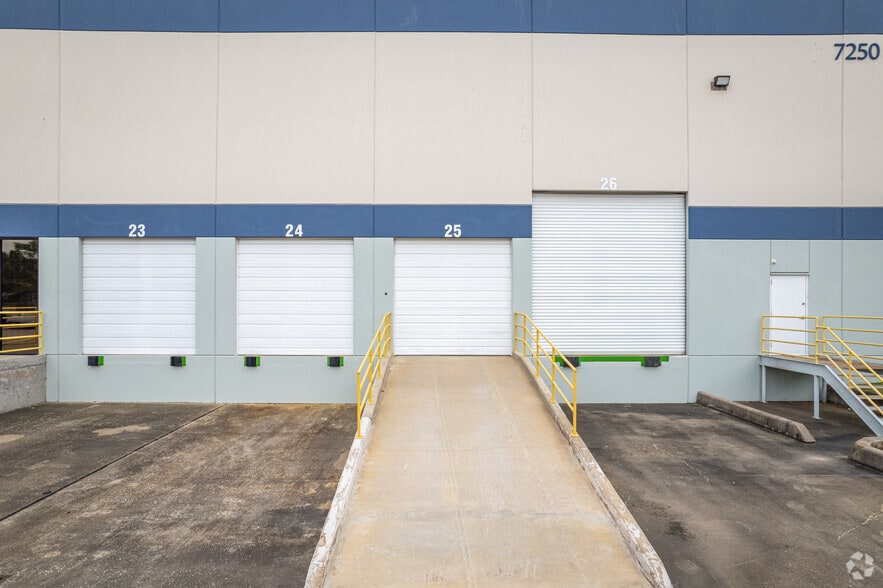 More Photos Of 7250 W 43rd St, Houston Warehouse For Lease