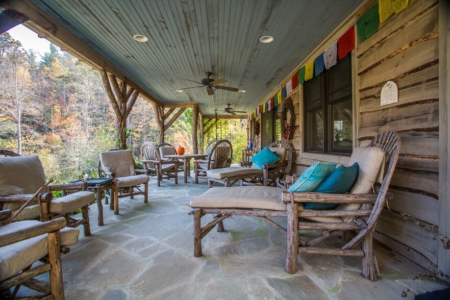 More Photos Of 111 Fiddlehead Ln, Zirconia Specialty For Sale