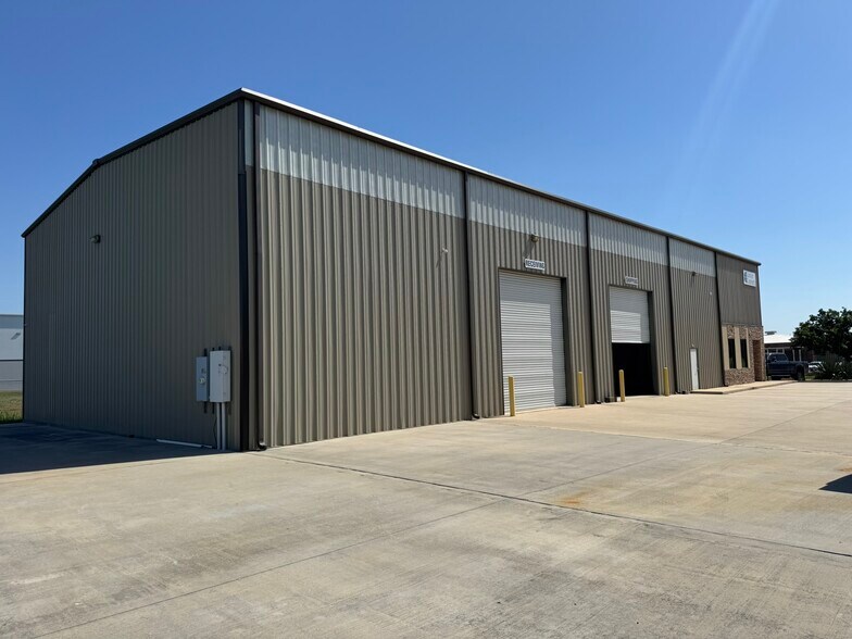 More Photos Of 10411 Kansack Ln, Houston Warehouse For Lease