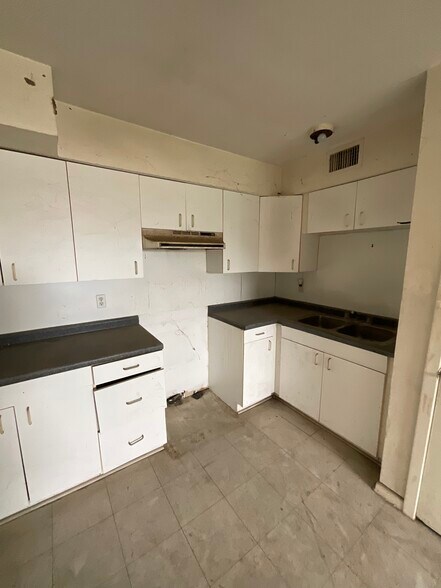 More Photos Of 3201 Texas Ave, La Marque Warehouse For Sale