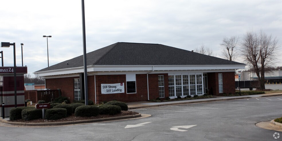 Primary Photo Of 1774 E Dixon Blvd, Shelby Freestanding For Lease