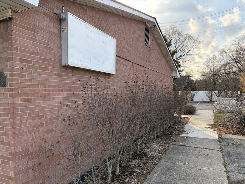 More Photos Of 27051 Southfield Rd, Lathrup Village Freestanding For Sale