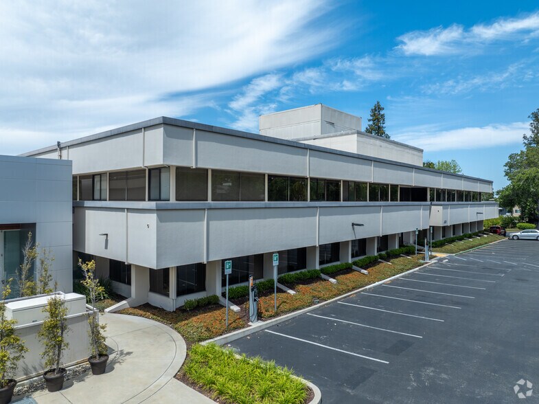 More Photos Of 2055-2075 Woodside Rd, Redwood City Office For Lease
