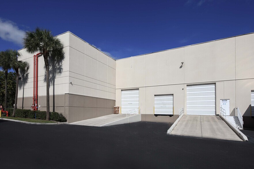 More Photos Of 6535 Nova Dr, Davie Unknown For Lease