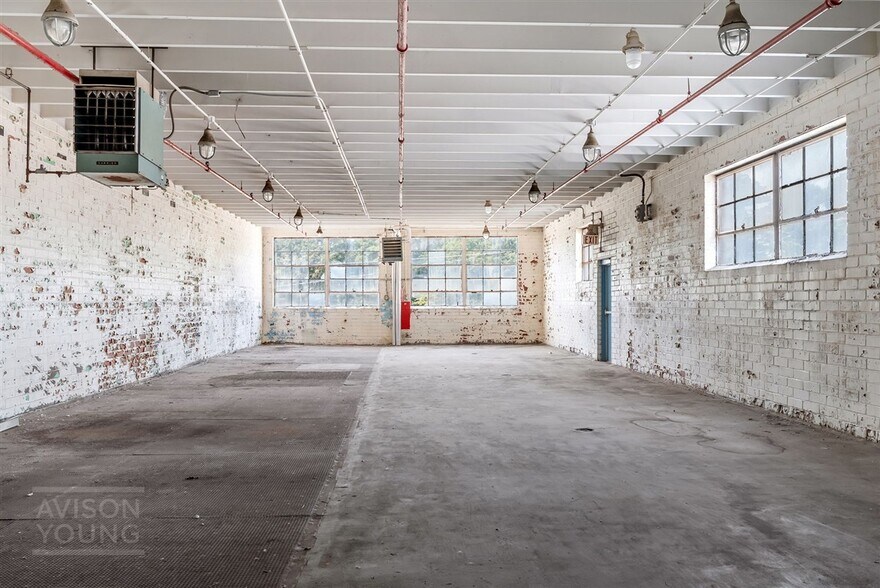 More Photos Of 300 S Main St, Mauldin Warehouse For Sale