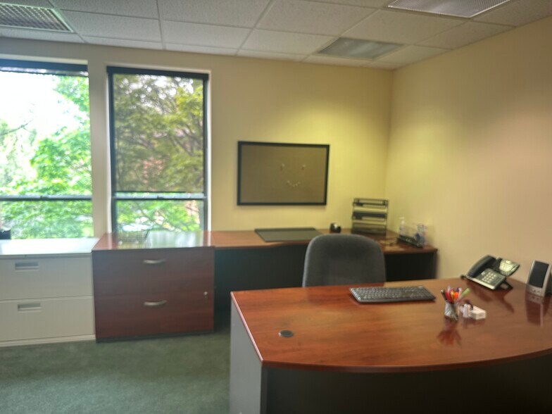 More Photos Of 700 McKnight Park Dr, Pittsburgh Office For Sale