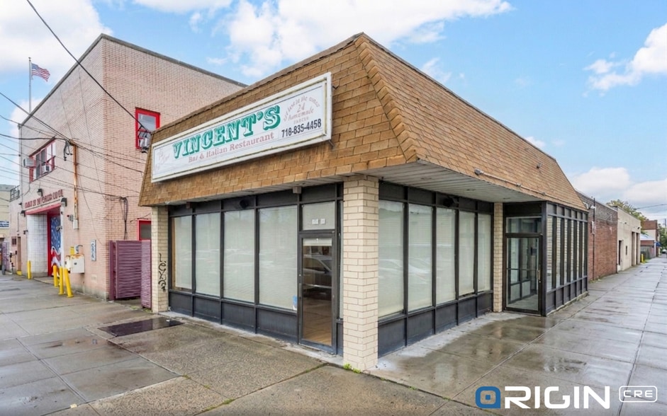 Primary Photo Of 15913 Crossbay Blvd, Howard Beach Storefront Retail Office For Lease