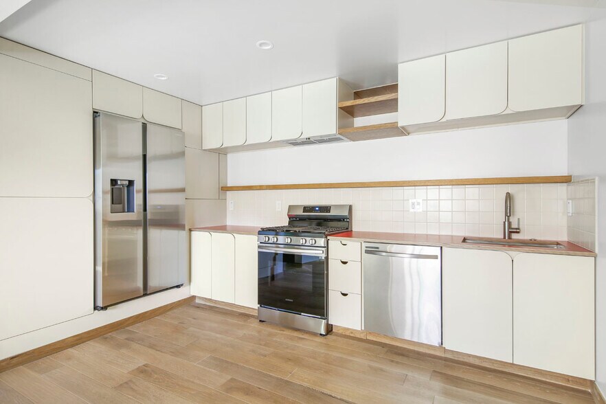 More Photos Of 3361 Hamilton Way, Los Angeles Apartments For Sale