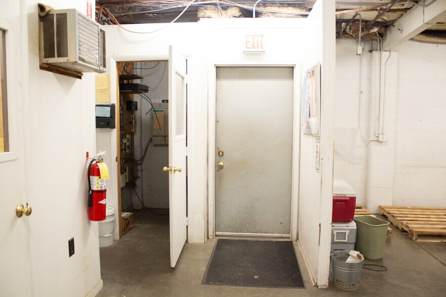 More Photos Of 645 Bellefontaine Ave, Marion Light Distribution For Sale