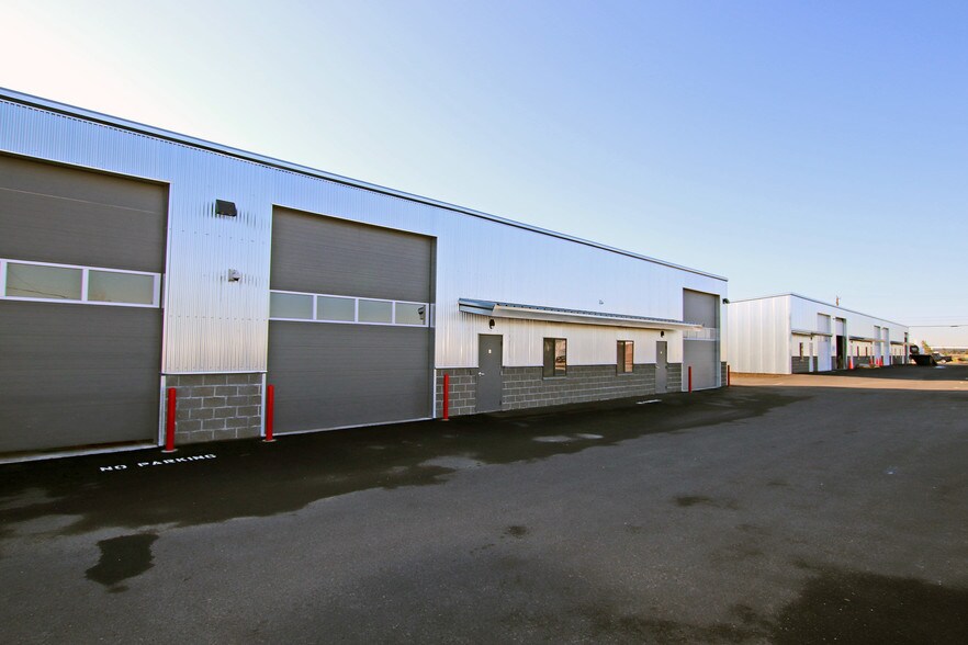 More Photos Of 688 SW Veterans Way, Redmond Warehouse For Lease