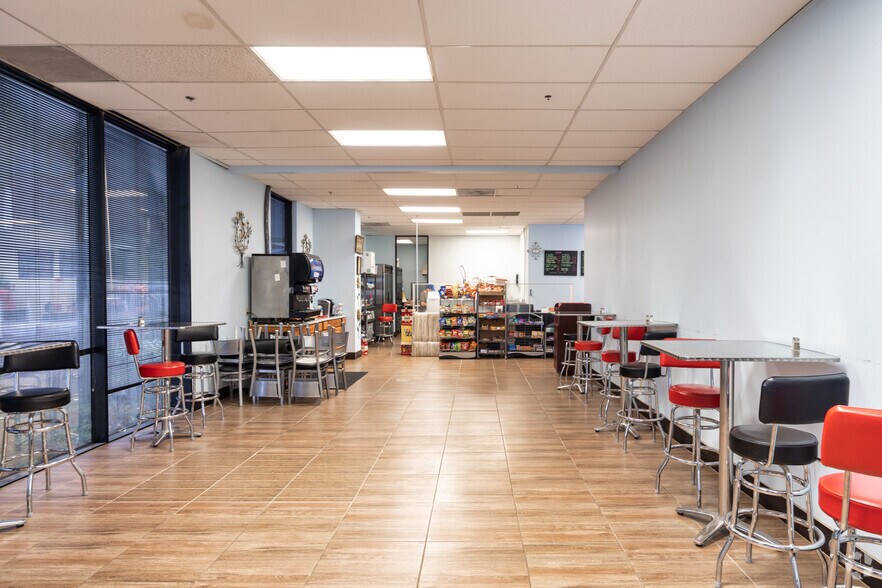 More Photos Of 11811 North Freeway, Houston Office For Lease