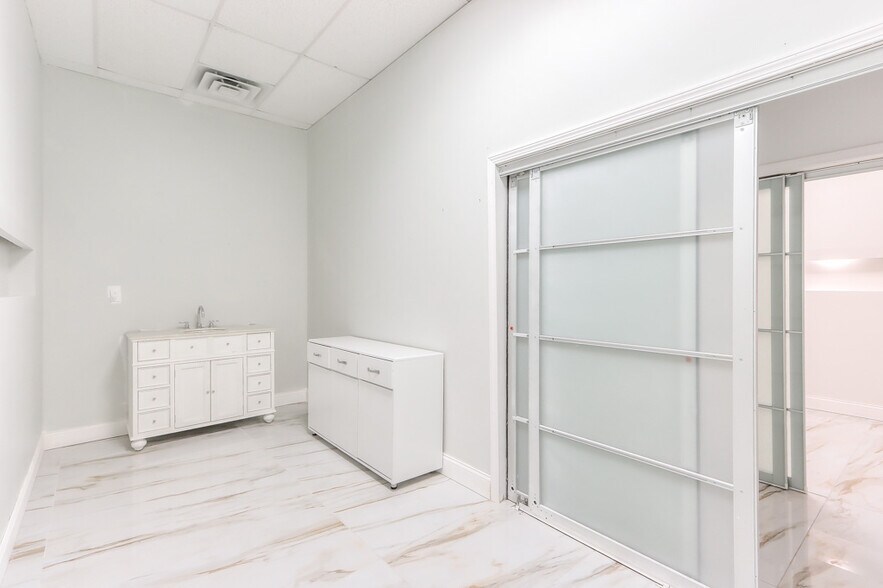 More Photos Of 5725 State Bridge Rd, Johns Creek Freestanding For Lease