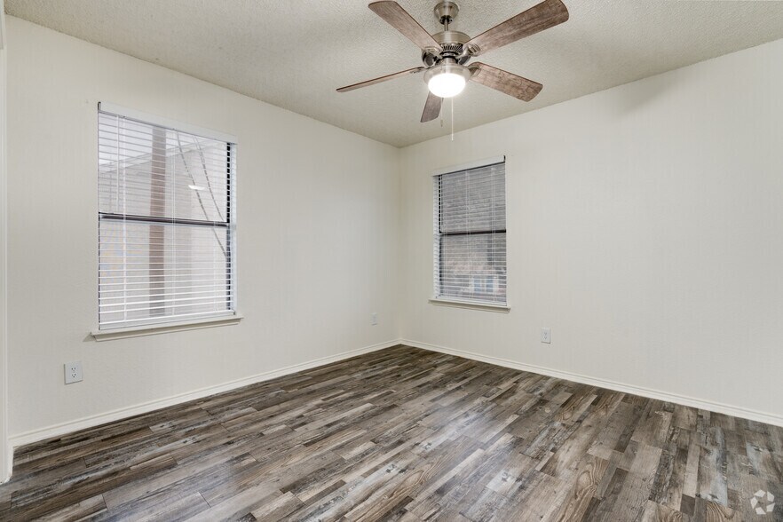 More Photos Of 121 S Hampton Rd, Crowley Apartments For Sale