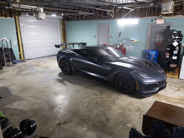 More Photos Of 16525 Market, Channelview Light Manufacturing For Sale