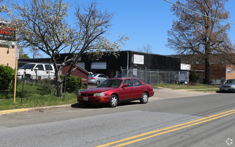 More Photos Of 4426 Beech Rd, Temple Hills Service For Lease
