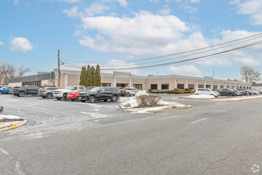 More Photos Of 5 Aerial Way, Syosset Light Manufacturing For Lease