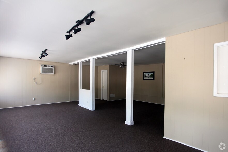 More Photos Of 115 W Main St, Lexington Restaurant For Sale