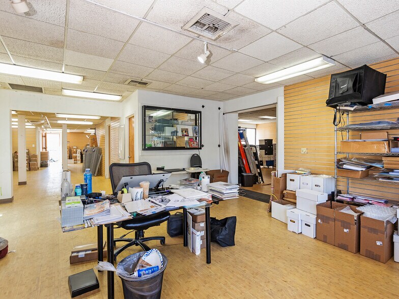 More Photos Of 4708-4710 W Magnolia Blvd., Burbank General Retail For Sale