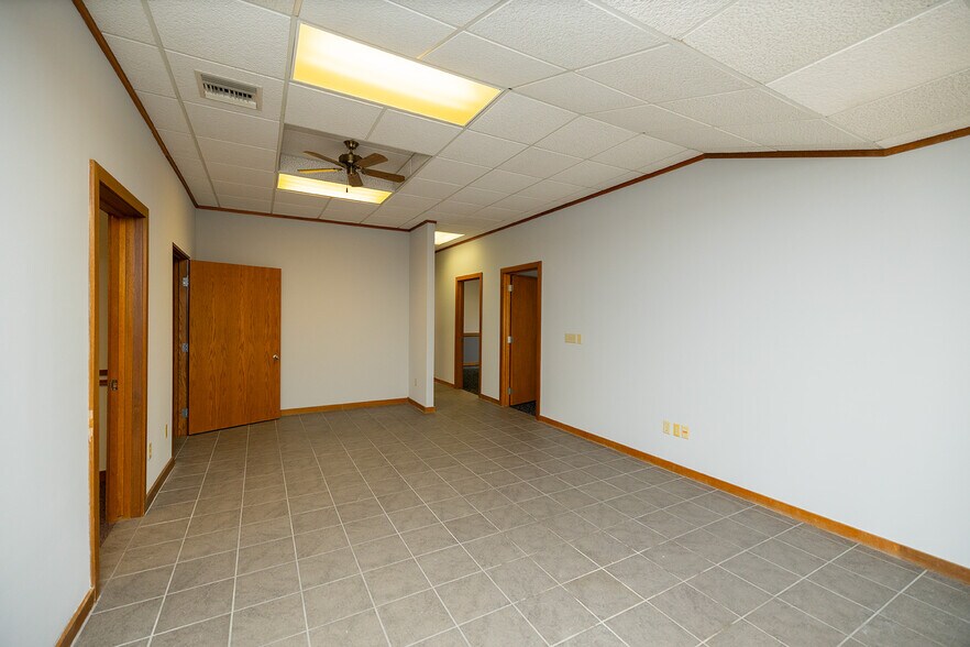 More Photos Of 1020 N Main St, Wichita Medical For Sale