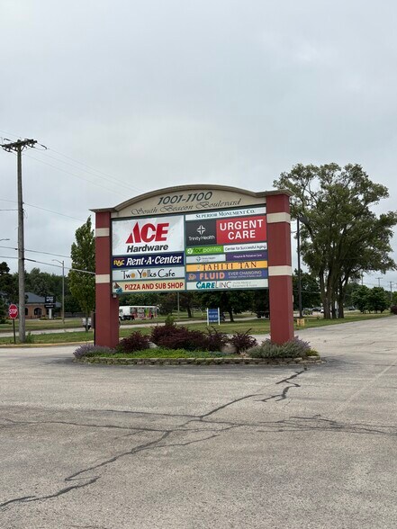 More Photos Of 1001-1100 S Beacon Blvd, Grand Haven Restaurant For Lease