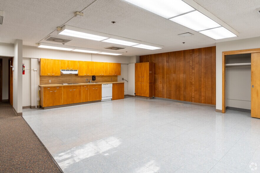 More Photos Of 30 S Mission St, Wenatchee Bank For Sale
