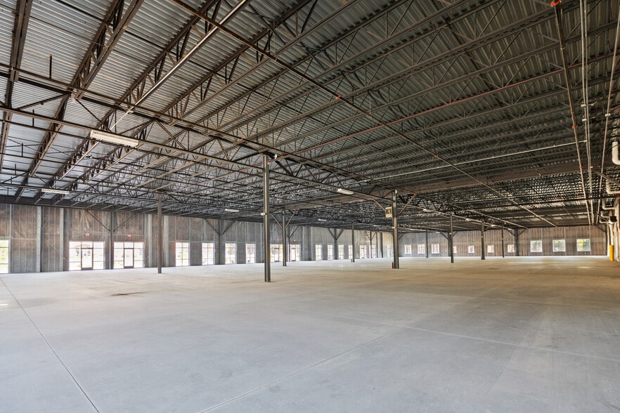 More Photos Of 2810 Procurement Cir, Fayetteville Flex For Lease