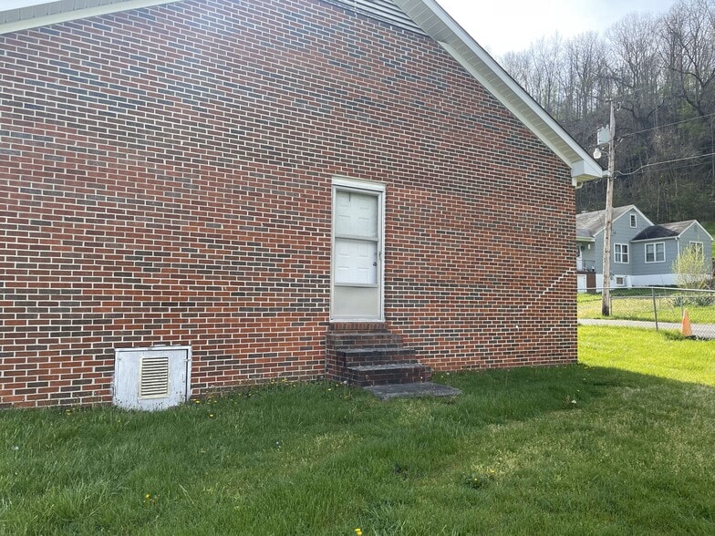 More Photos Of 203 Henderson St, Richlands Flex For Sale