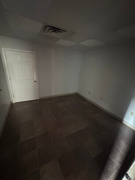 More Photos Of 12935 U. S. 43, Axis Flex For Lease